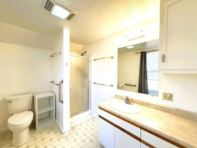 Building Photo - 402 Ormsby Ln