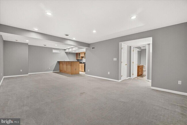 Building Photo - 6455 Saddlebrook Ln