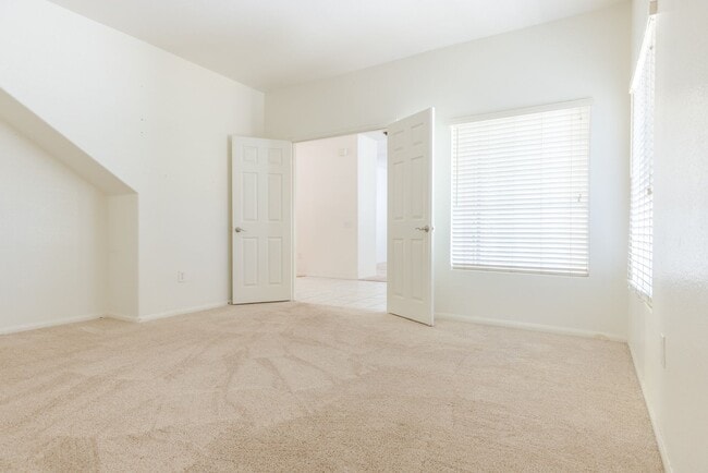 Building Photo - Stunning 4-Bedroom Home for Rent in Brawley!