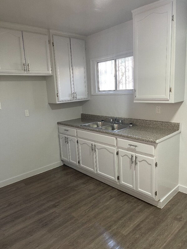 Building Photo - 2622 S Manhattan Pl