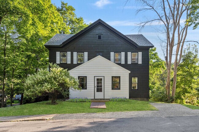 Building Photo - 52 Church St