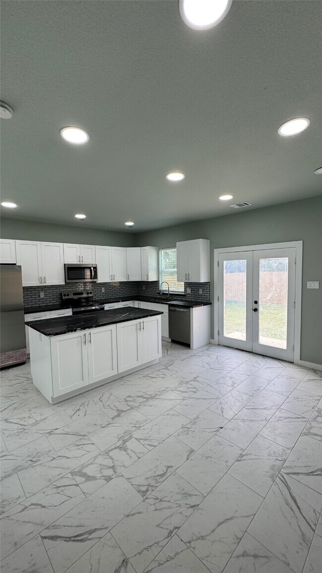 Building Photo - 169 S 10th St