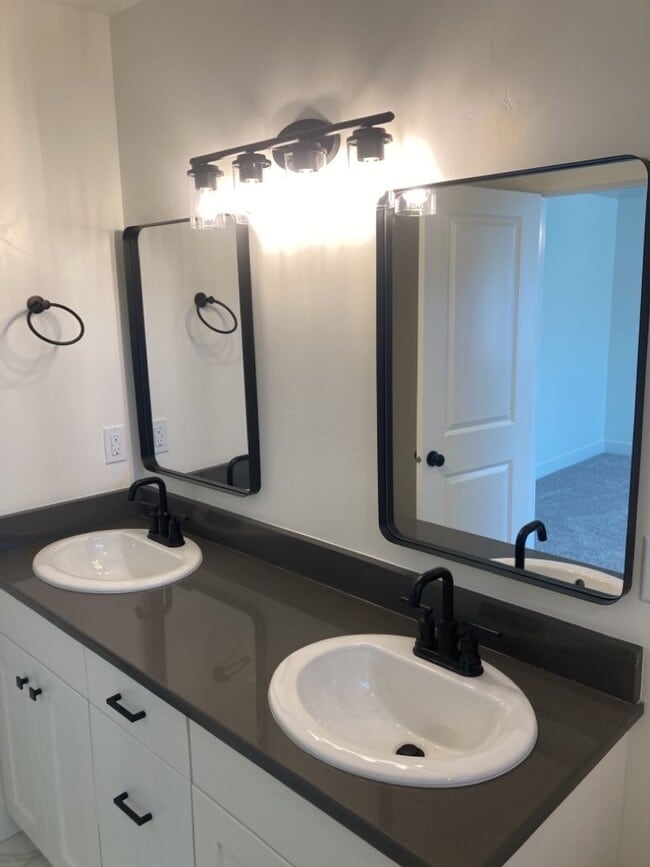 Building Photo - 3 Bed - 2.5 Bath, Newer Construction Large Condo - 2 Car Garage