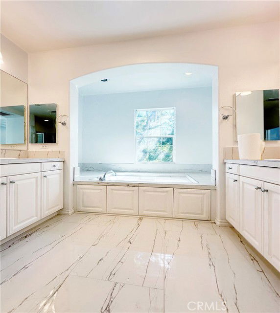 Building Photo - 1437 Georgia St