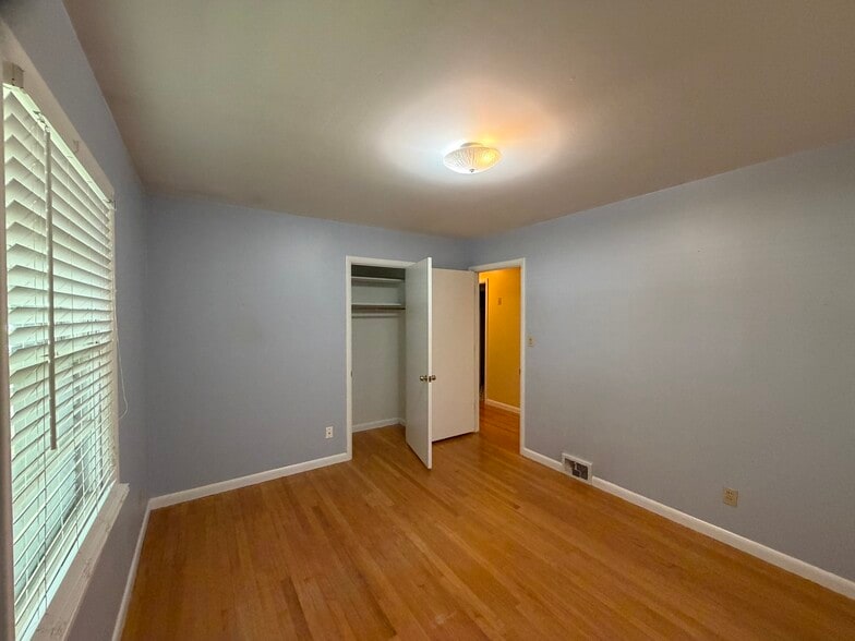 Building Photo - 118 Sunset Dr