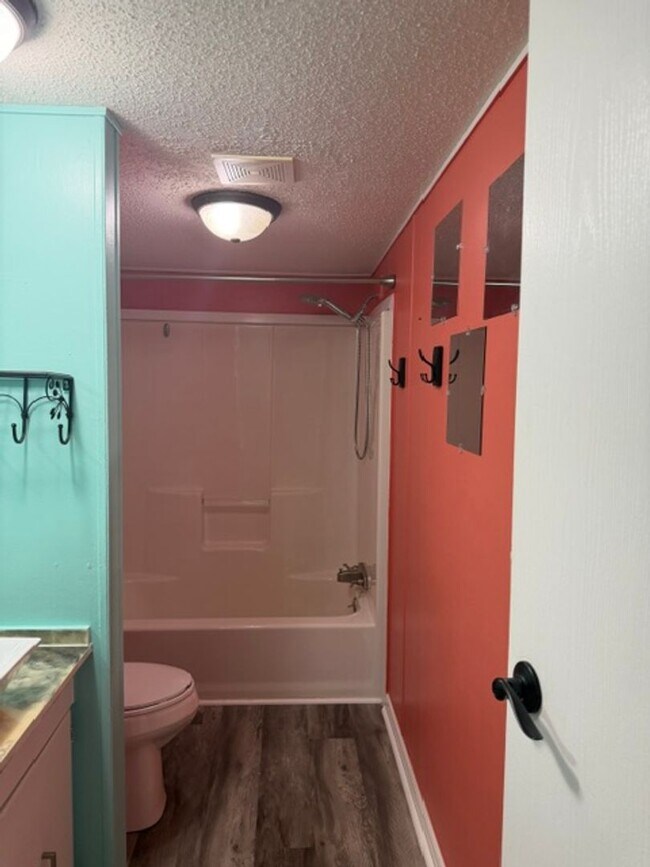 Building Photo - 2 Bedroom, 1 Bathroom Manufactured Home
