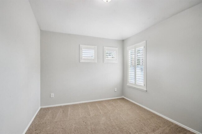Building Photo - 8210 Radial Ct