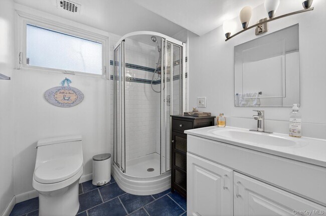 Building Photo - 10 Whitlock St