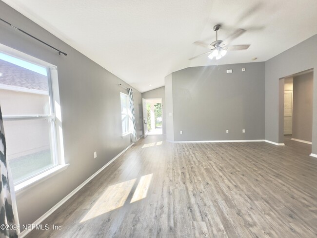 Building Photo - 204 Candlebark Dr