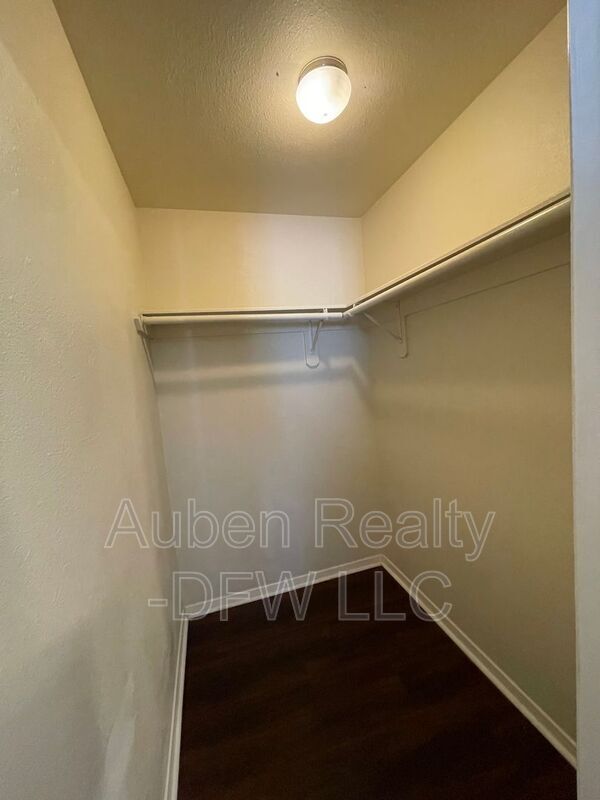 Building Photo - 121 Cambridge Dr