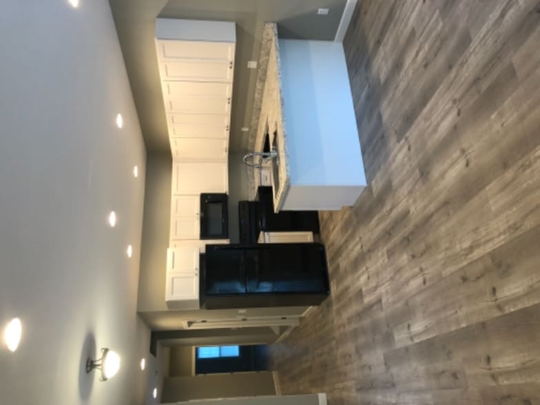 Building Photo - 628 Davis St