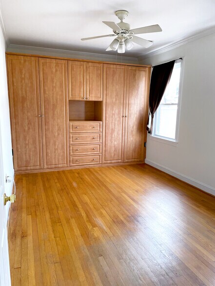 Custom built-in closets - 803 7th St NE