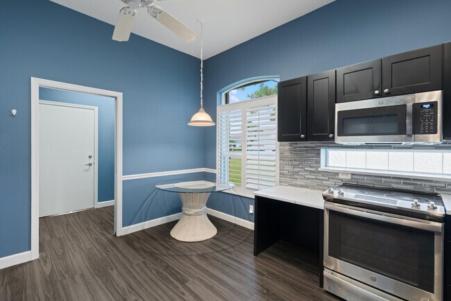 Building Photo - 582 Montevina Dr