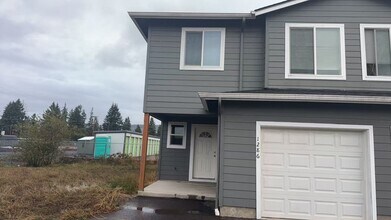 Building Photo - 4 bedroom duplex