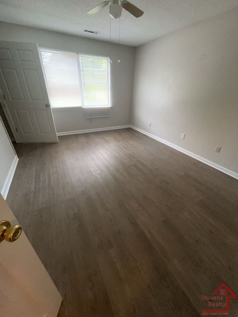 Building Photo - 181 East Ave