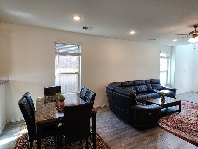 Building Photo - 31322 Whitfield Ct