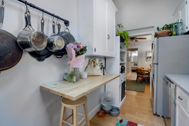 Building Photo - 1136 N Washington St