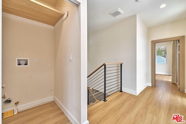 Building Photo - 823 Lorraine Blvd