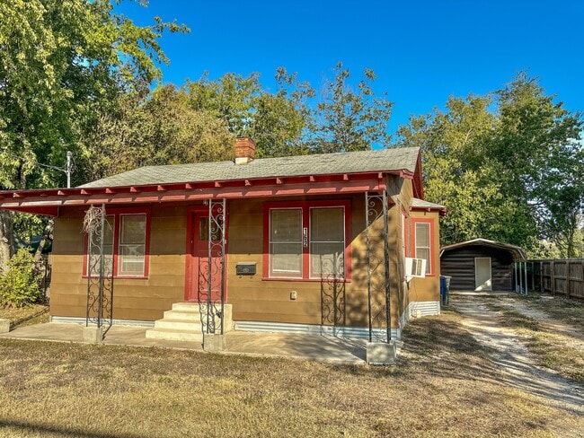 Primary Photo - 162 W Faust St
