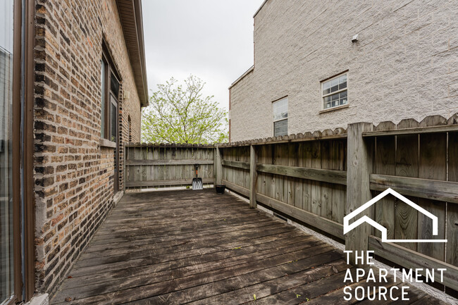 Building Photo - 2835 N Ashland Ave