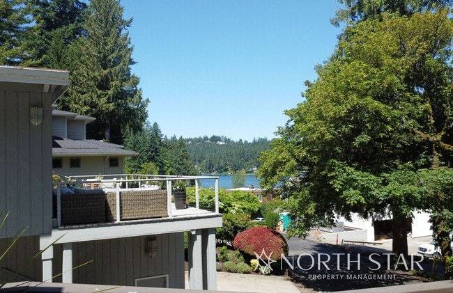 Building Photo - Stylish Mid-Century Modern with Stunning L...