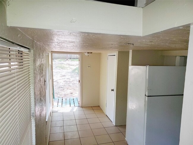 Building Photo - 900 Mohawk Dr