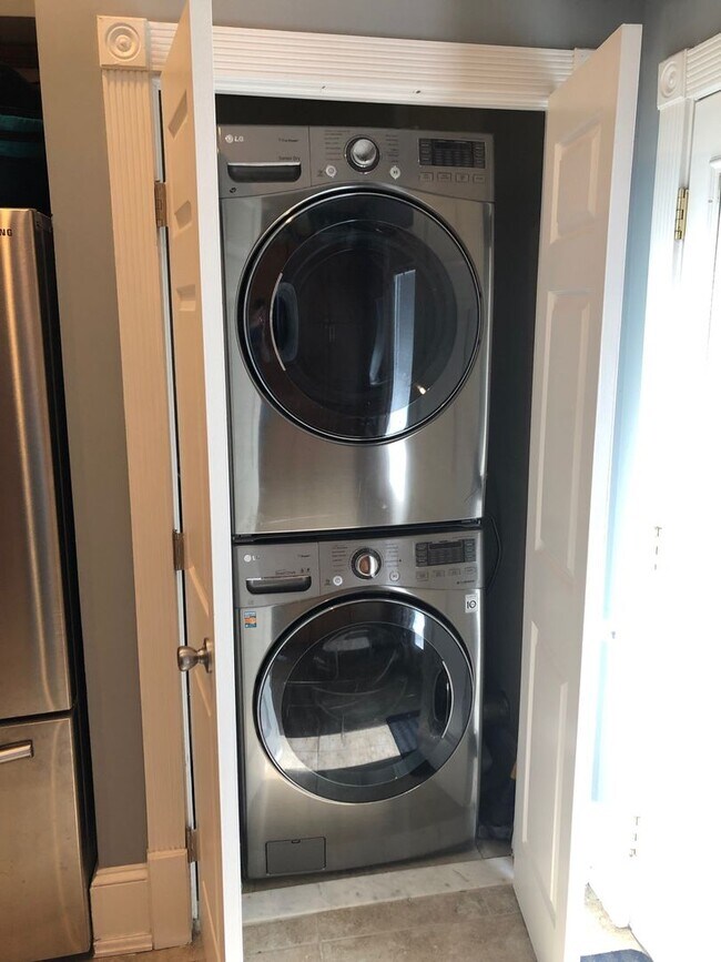 Building Photo - Modern Large and spacious house available in Locus Point