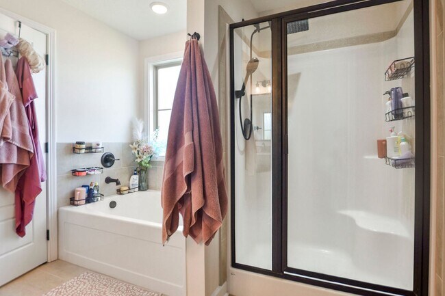 Building Photo - Pet Friendly Four Bedroom!