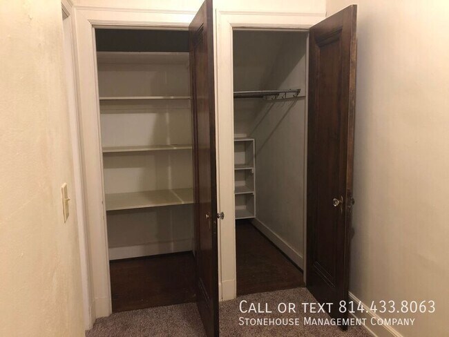 Building Photo - 360 W 7th St