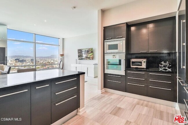 Building Photo - 900 W Olympic Blvd