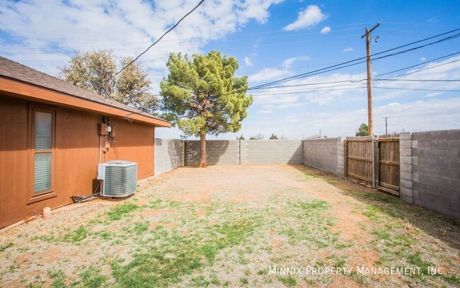 Building Photo - 4701 Country Club Dr