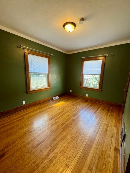Building Photo - 416 E 29th Pl