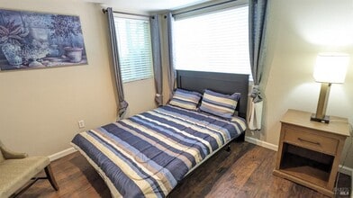 Building Photo - 702 Daniels Ave