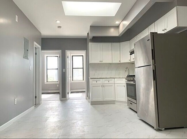 Building Photo - 93-38 43rd Ave