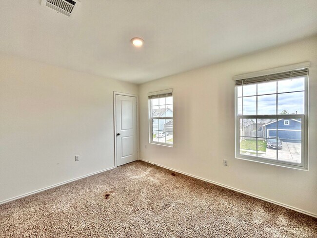 Building Photo - Your Next Home Awaits – Bright, Modern & M...