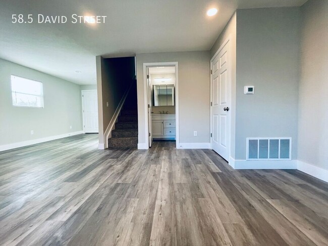 Building Photo - Beautifully Updated 2-Bedroom Duplex in De...