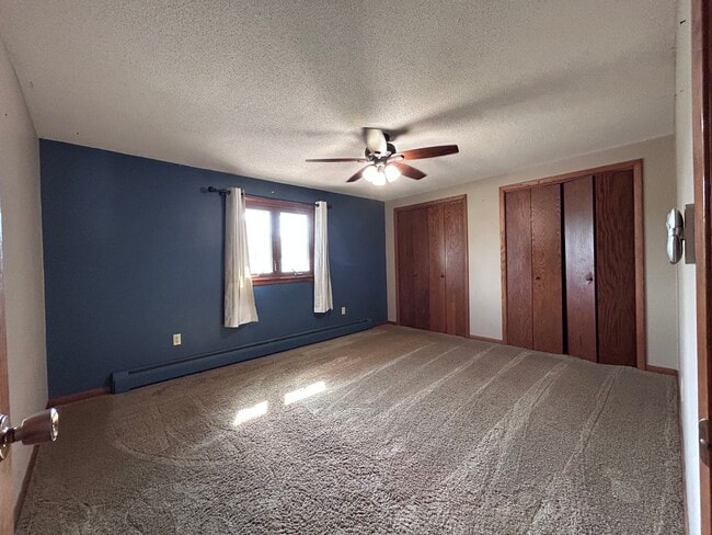 Building Photo - Spacious 4-Bedroom Home