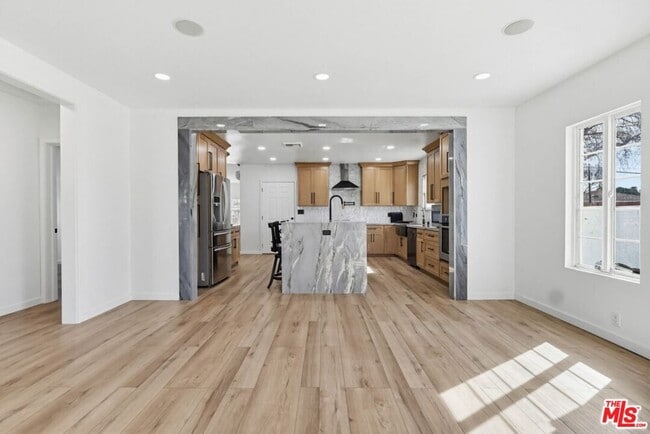 Building Photo - 2200 Easy Ave