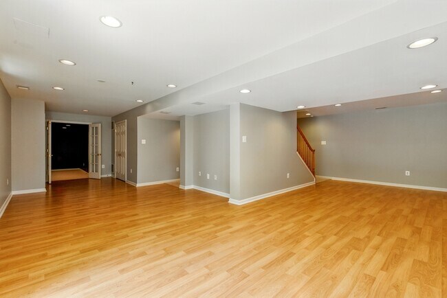 Building Photo - 2513 Holly Springs Ct