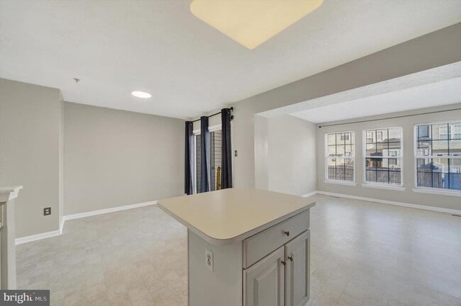 Building Photo - 5032 Finsbury Rd