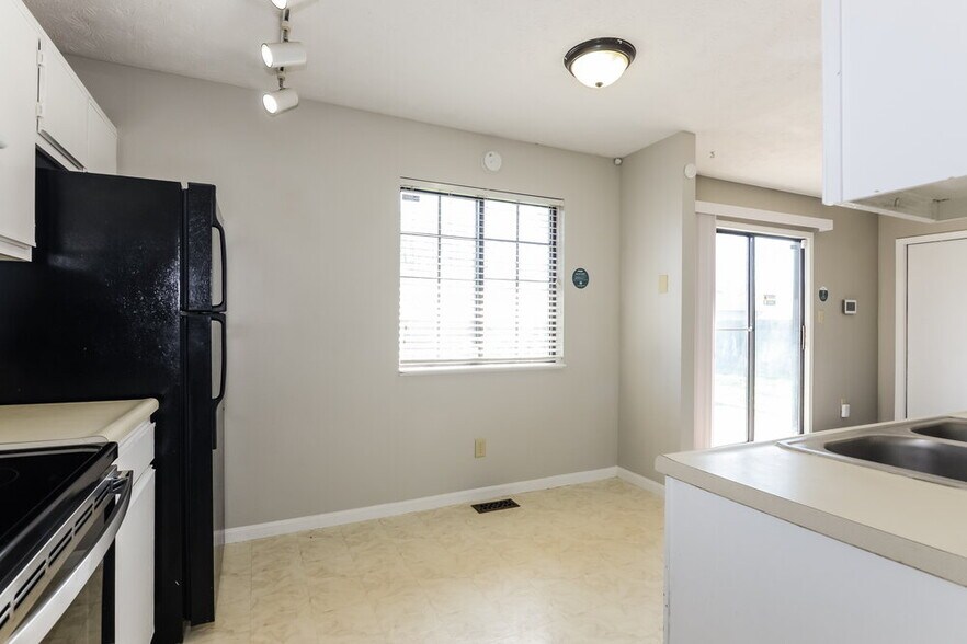 Building Photo - 1481 Rebecca Ln