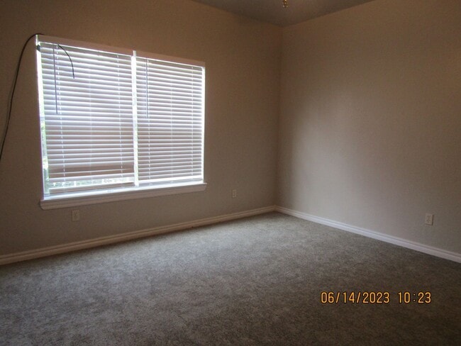 Building Photo - ALL ELECTRIC HOME!!