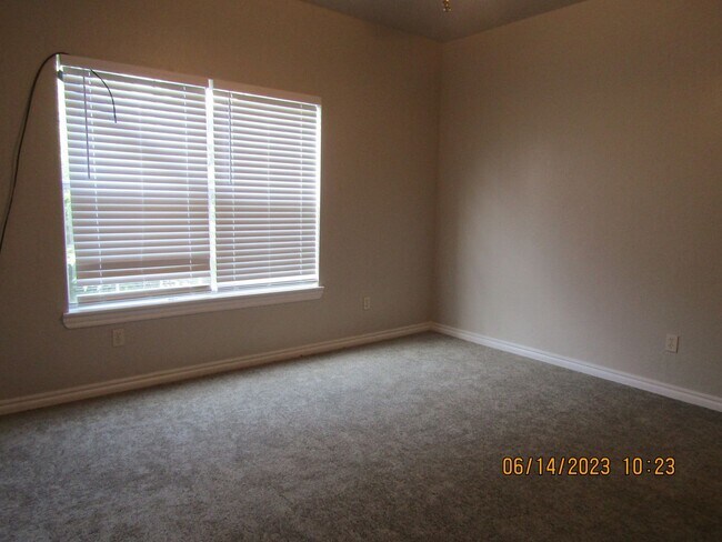 Building Photo - ALL ELECTRIC HOME!! PETS NEGOTIABLE WITH OWNER APPROVAL!!