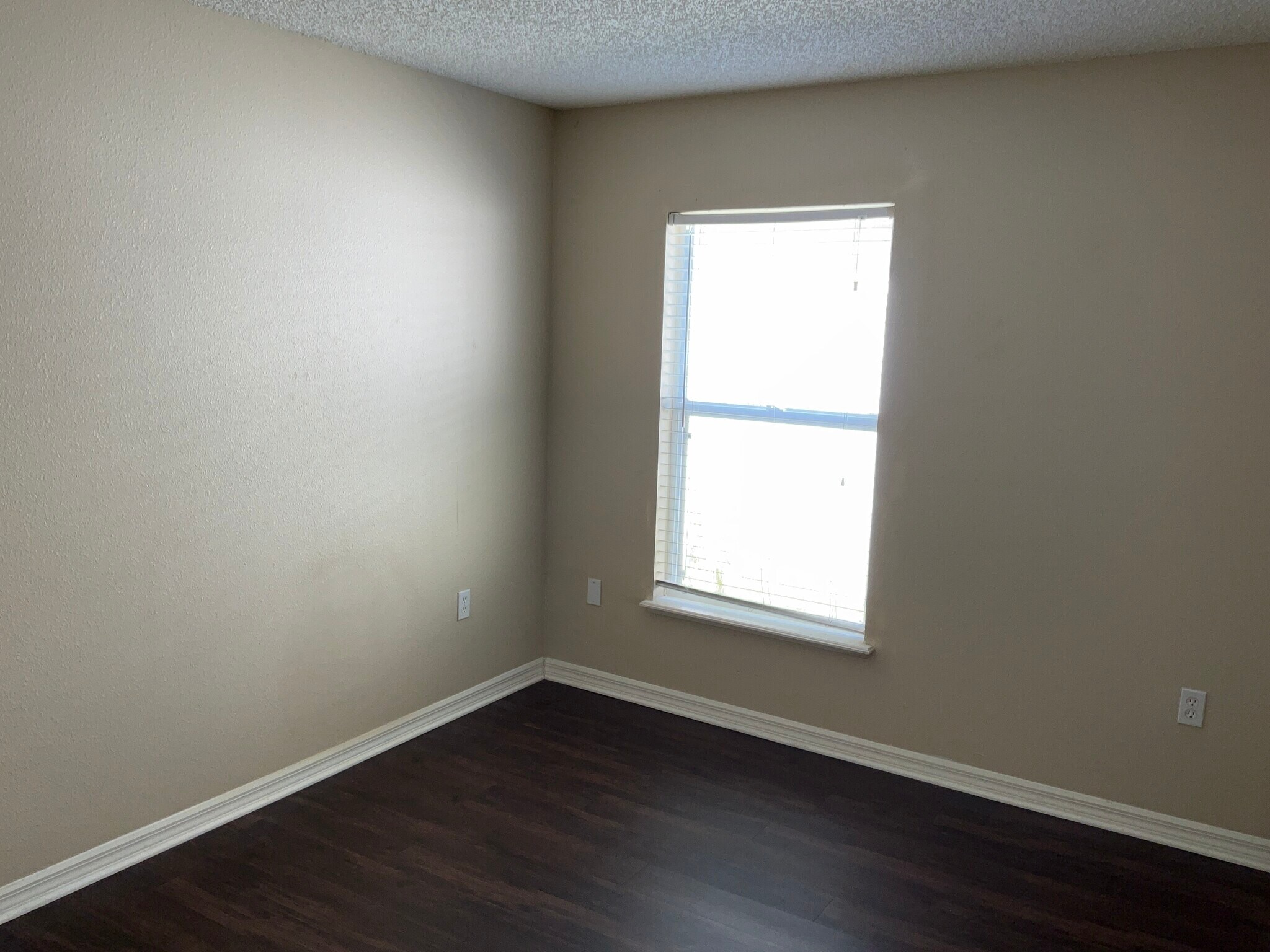 Building Photo - 1220 Dragon Head Dr