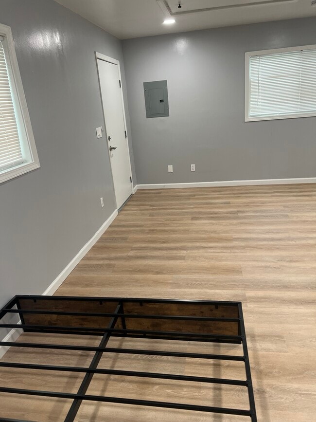 Building Photo - 4862 N Mangrove Ave