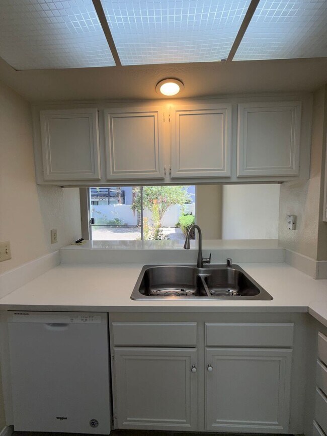 Building Photo - 1302 Gina Dr