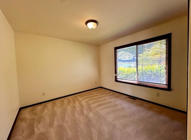 Building Photo - 1331 SW Harbor Vista Cir
