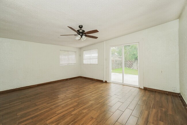 Building Photo - Comfortable 3 Bedrooms Home in San Antonio, TX
