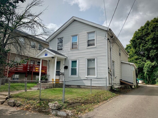 Building Photo - 155 Oak St