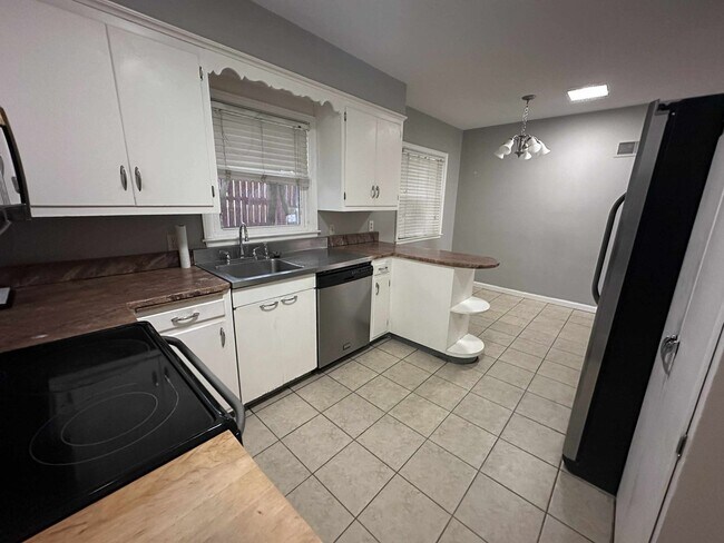 Building Photo - Click the “Apply Now” button or email wapmrentals@gmail.com for a prompt response.